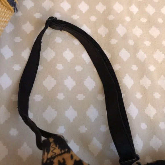 Cheetah print VS Bra. - Picture 3 of 6